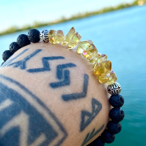 π΄ Yellow iridescent crystal glass + lava rock beads bracelet - Picture 14 of 15